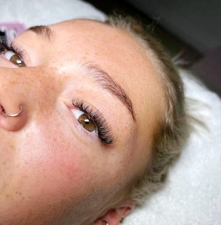 Eyelash extensions in swindon beauty salon