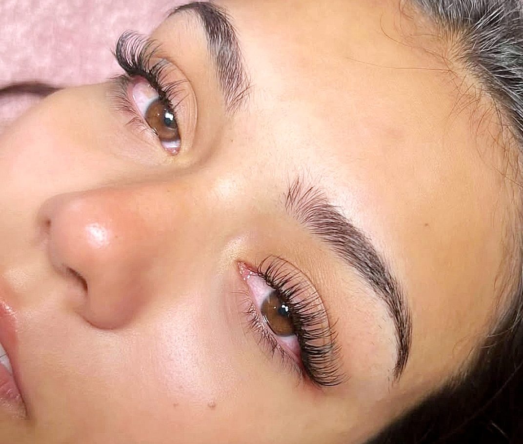 Eyelash extensions in swindon beauty salon