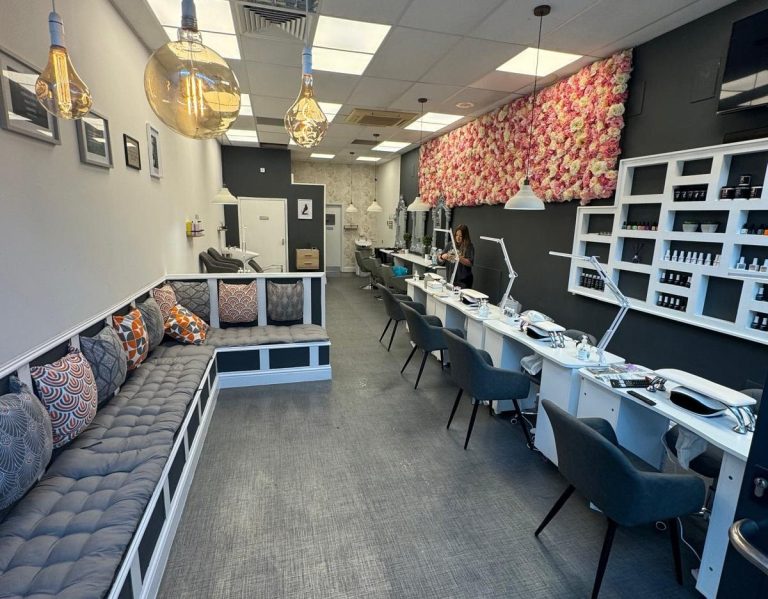 Beauty salon walk in Swindon, nail salon swindon