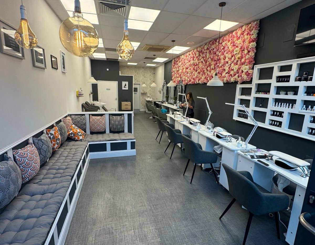 Beauty salon walk in Swindon, nail salon swindon