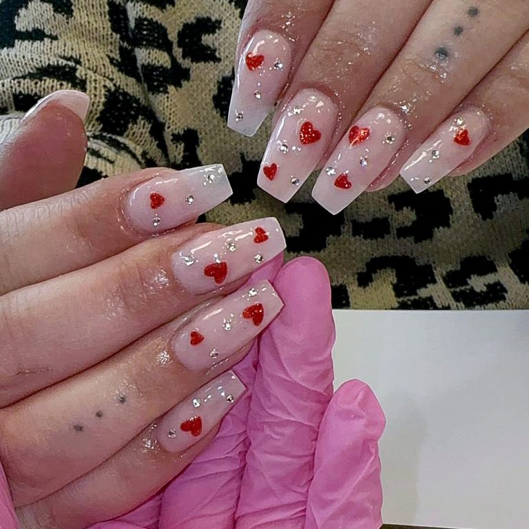 Nail tech, acrylic extensions in Swindon beauty salon