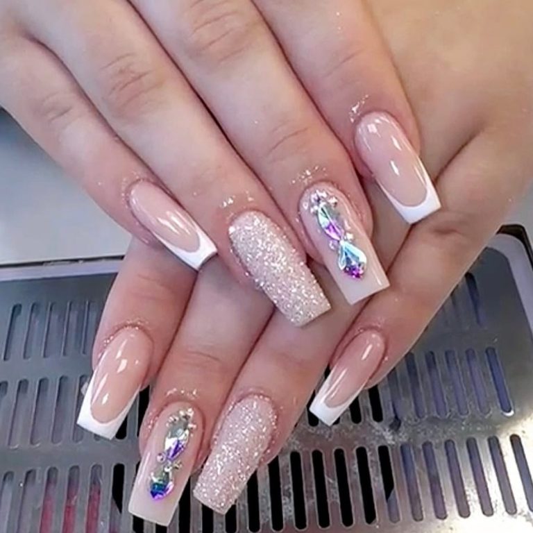 Nail tech, acrylic extensions in Swindon beauty salon